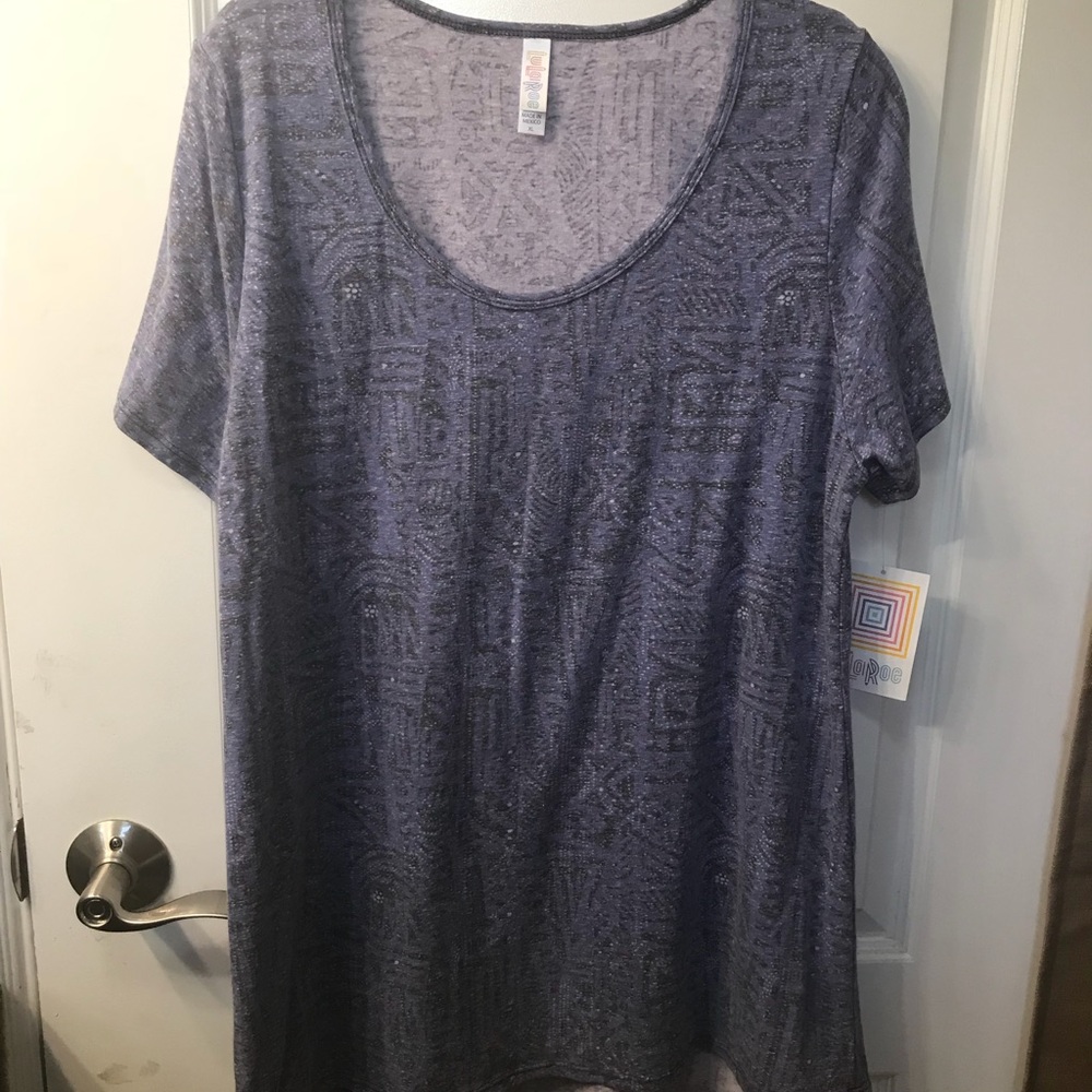BNWT Lularoe Classic T
